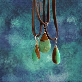 Collar de crisocola con cuero Paz Gabriel